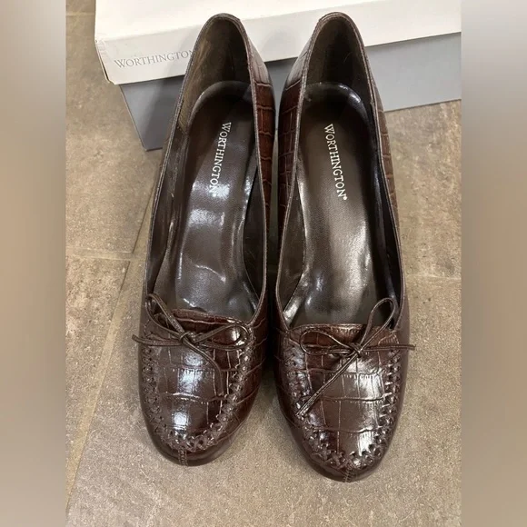 Worthington Dark Brown Croc-Embossed Leather Heels with Knot Detail - Picture 2 of 4